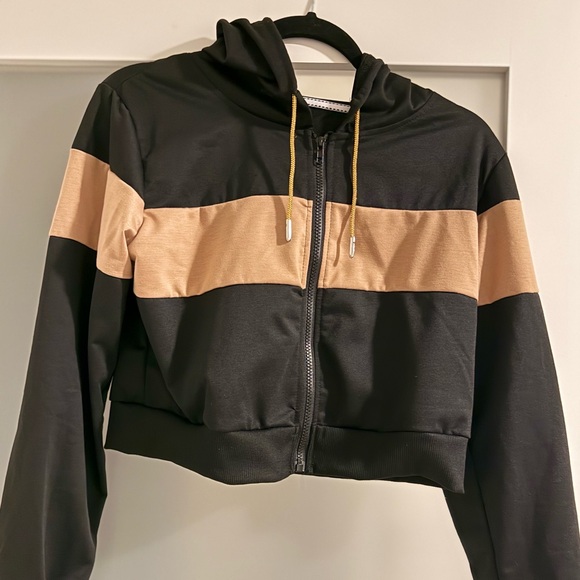 Crop Hoodie with rhinestone drawstring - Picture 2 of 4